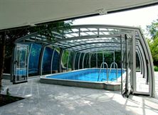 Vysoké podchozí zastřešení venkovních bazénů Omega