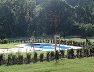 Venkovní oválný bazén s modrou folií