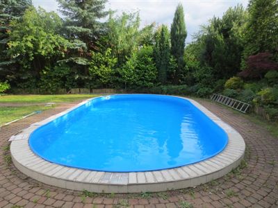 Venkovní oválný bazén s modrou folií, Soběšice